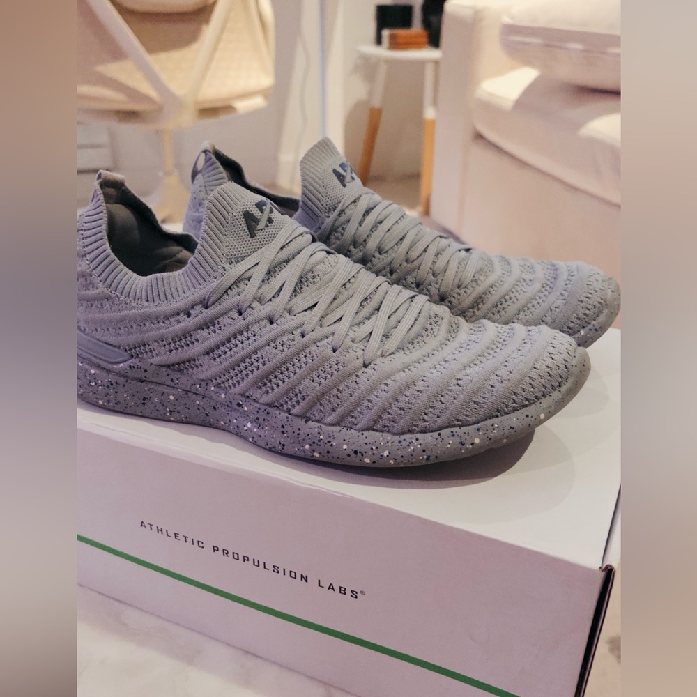 APL Techloom Wave in Frozen Gray/Midnight/Speckle Sneakers in Size 9.5